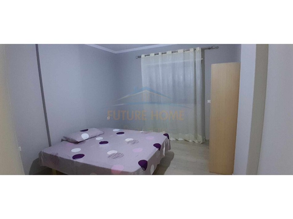 Apartament 2+1+2, për shitje në zonën e Unazës së Re, afër Hotel Marinaj, Tiranë.