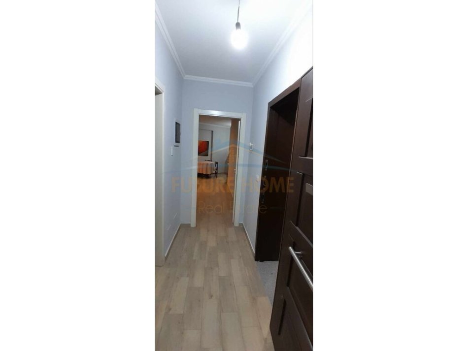 Apartament 2+1+2, për shitje në zonën e Unazës së Re, afër Hotel Marinaj, Tiranë.