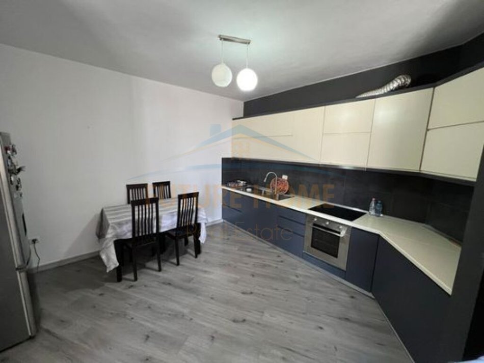 Qera,Apartament 2+1,Kompleksi"Fratari",Unaza e Re
400 €