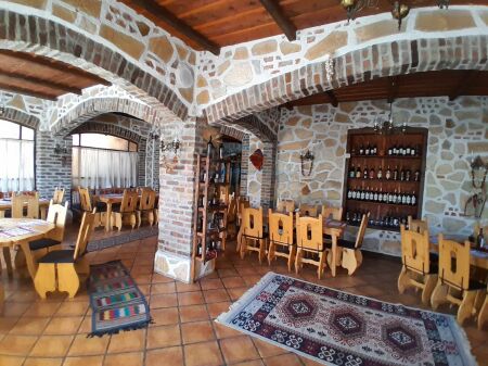 Qera, Restorant-Piceri, pranë Zonës së Brrylit, Tiranë. AREA39851