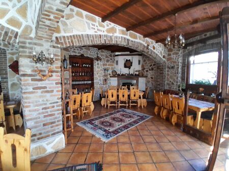 Qera, Restorant-Piceri, pranë Zonës së Brrylit, Tiranë. AREA39851