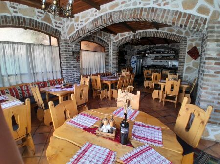 Qera, Restorant-Piceri, pranë Zonës së Brrylit, Tiranë. AREA39851
