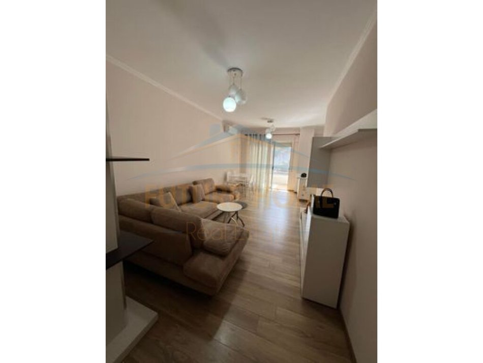 Shitet Apartament 2+1+2,Liqeni i Thate,Tirane