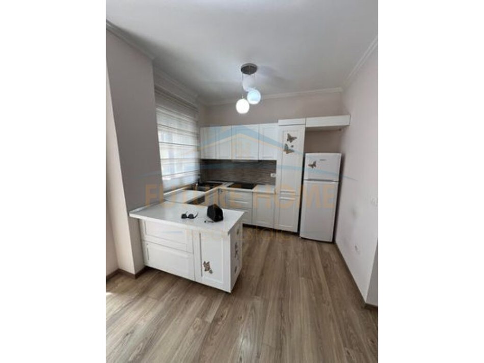 Shitet Apartament 2+1+2,Liqeni i Thate,Tirane