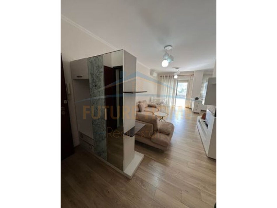 Shitet Apartament 2+1+2,Liqeni i Thate,Tirane