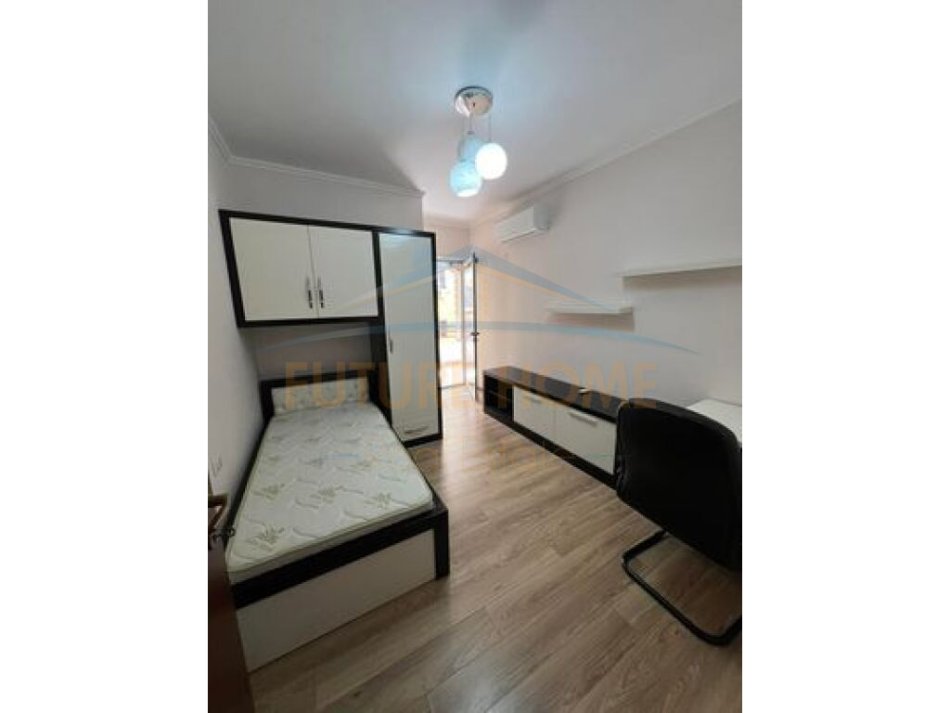 Shitet Apartament 2+1+2,Liqeni i Thate,Tirane