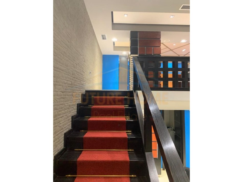 Qera, Ambient Biznesi Duplex, Stacioni i Trenit , Tiranë
900 €