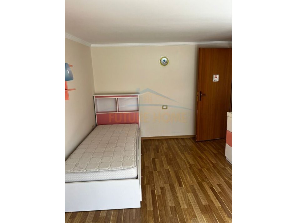 Qera, Duplex 2+1, Laprakë.
500 €