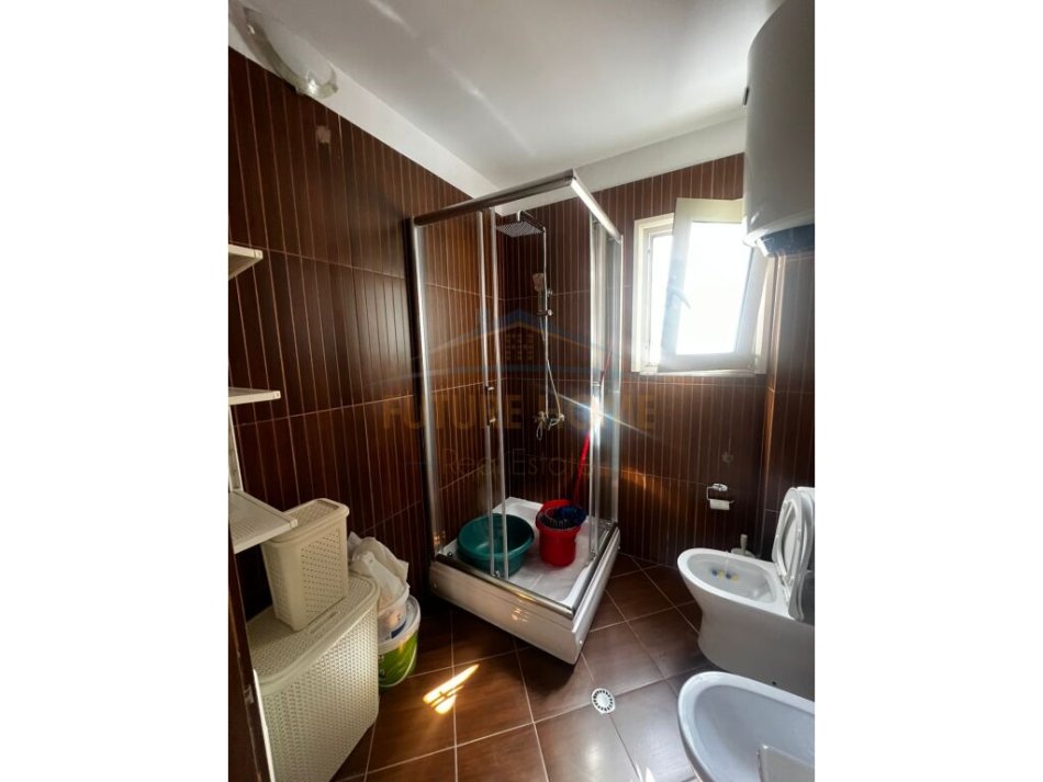 Qera, Duplex 2+1, Laprakë.
500 €