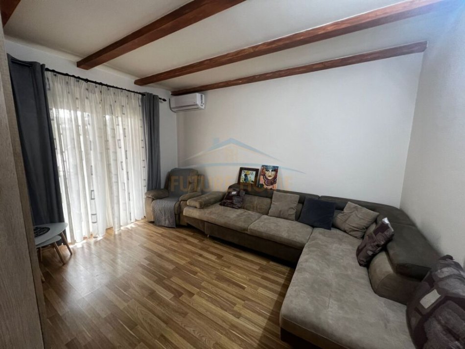Qera, Duplex 2+1, Laprakë.
500 €