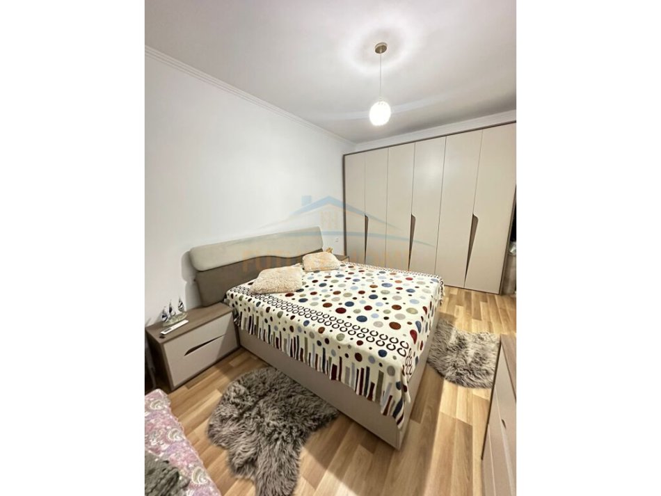 Shitet apartament 1+1, Unaza e re