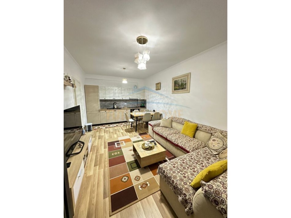 Shitet apartament 1+1, Unaza e re