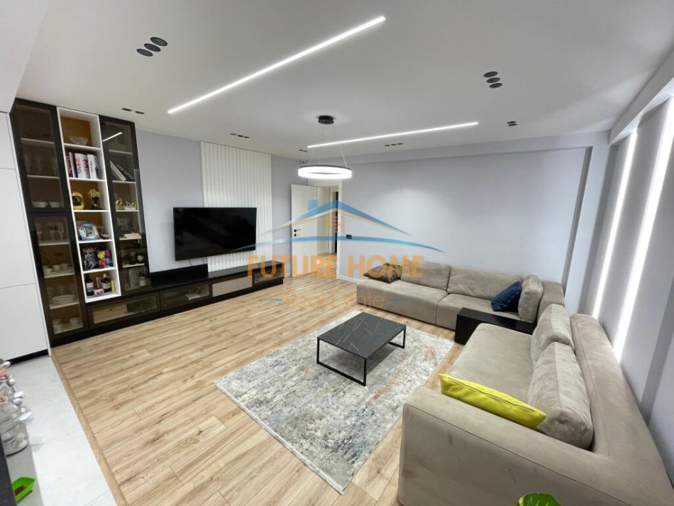 Shitet, Apartament 2+1+2, Myslym Shyri, Tiranë