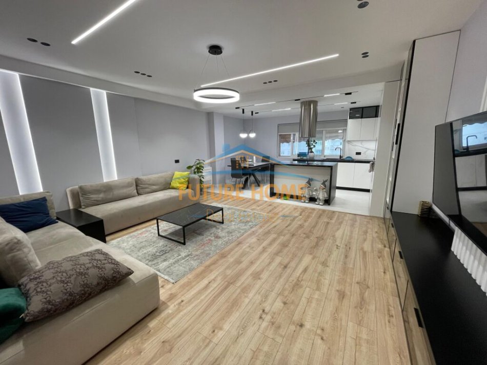 Shitet, Apartament 2+1+2, Myslym Shyri, Tiranë