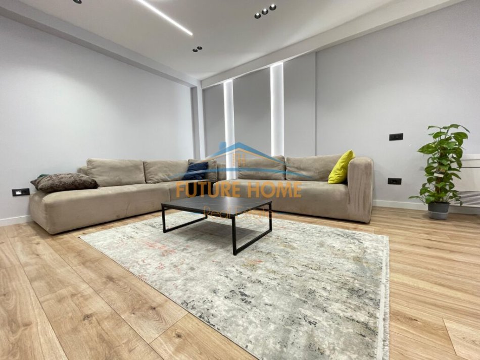 Shitet, Apartament 2+1+2, Myslym Shyri, Tiranë