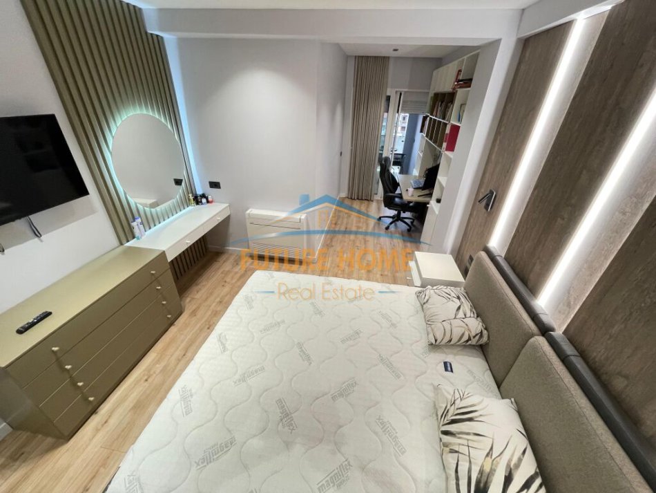 Shitet, Apartament 2+1+2, Myslym Shyri, Tiranë