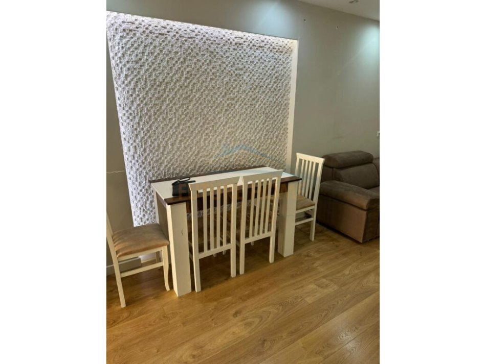 Qera, Apartament 2+1+Parkim, Kompleksi Fratari, Tiranë.
500 €