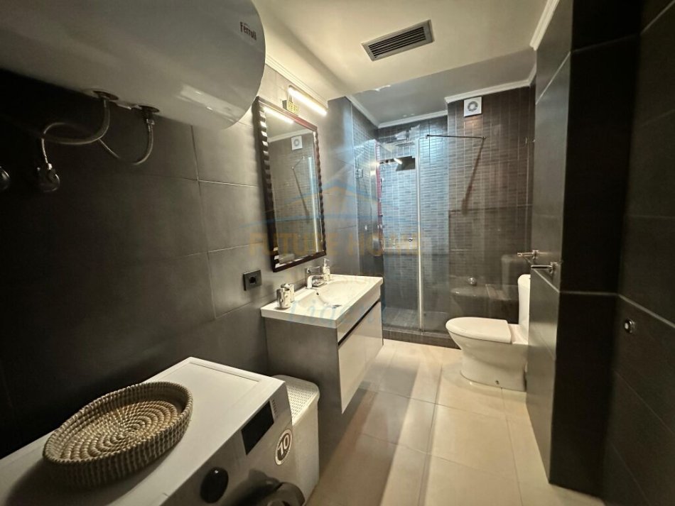 Qera, Apartament 2+1+Post Parkimi, Komuna e Parisit, Tirane