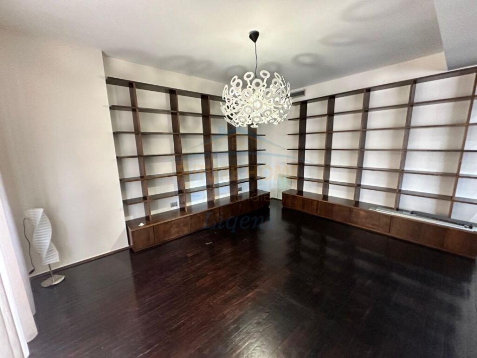 Qera, Apartament 2+1+Post Parkimi, Komuna e Parisit, Tirane
950 €