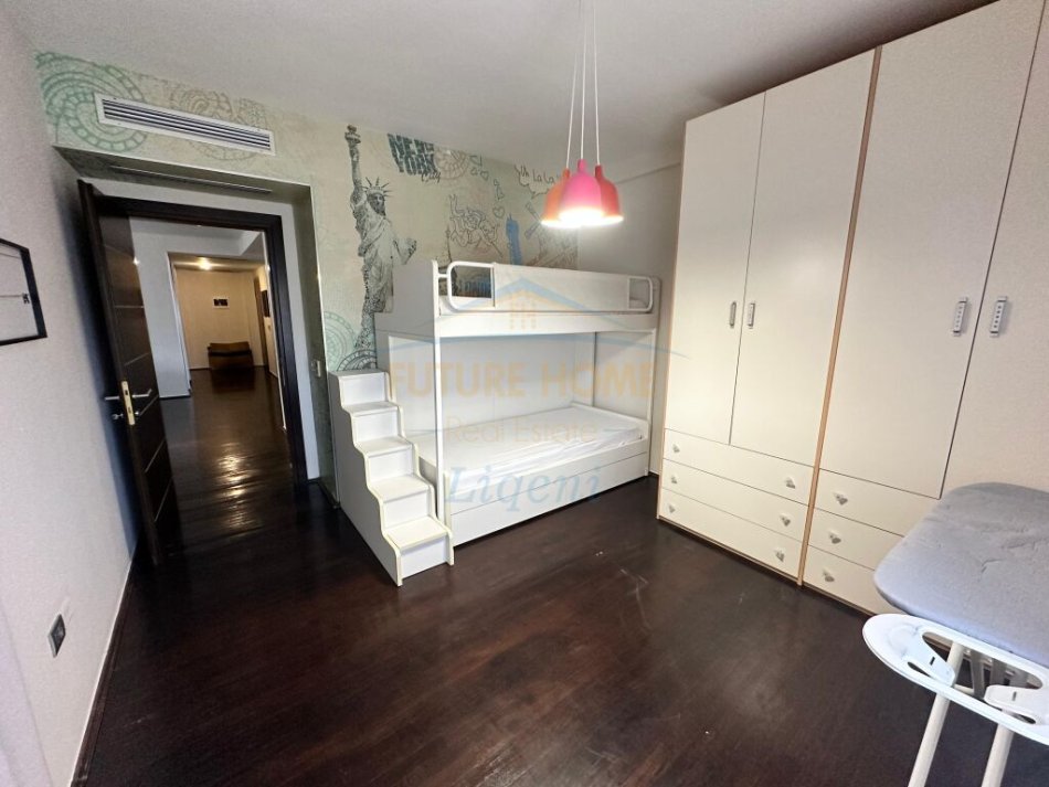 Qera, Apartament 2+1+Post Parkimi, Komuna e Parisit, Tirane
