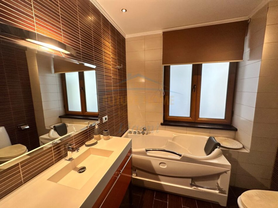 Qera, Apartament 2+1+Post Parkimi, Komuna e Parisit, Tirane
