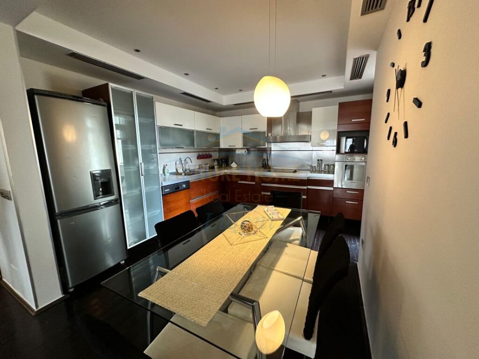 Qera, Apartament 2+1+Post Parkimi, Komuna e Parisit, Tirane