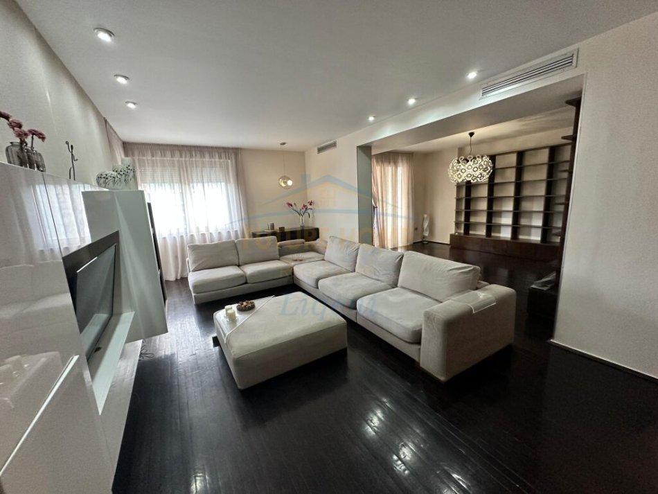 Qera, Apartament 2+1+Post Parkimi, Komuna e Parisit, Tirane