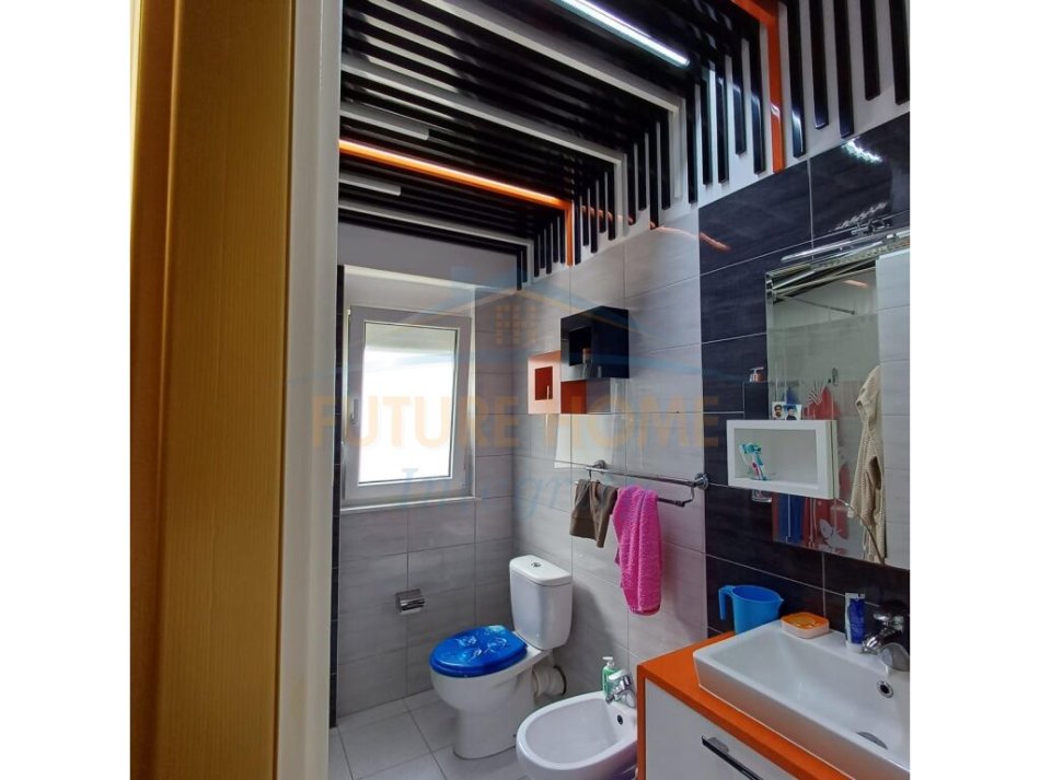 Shitet, Apartament 2+1+Post Parkimi, Gjiri I Lalëzit 227000 €