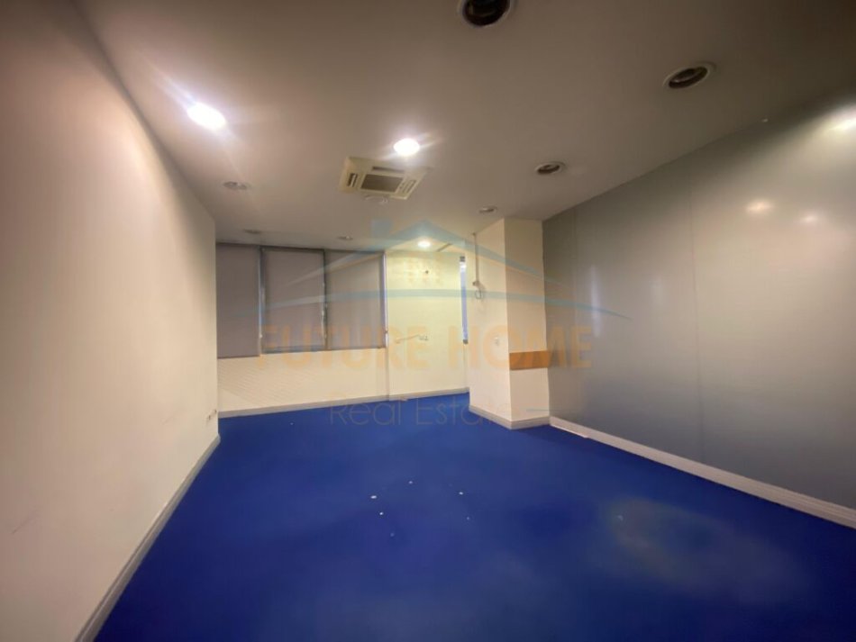 Tirane, jepet me qera apartament Kati 5, 260 m² 2.000 € (ZOGU I ZI)