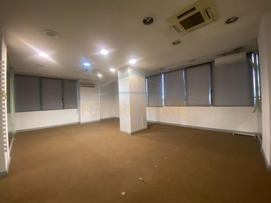 Tirane, jepet me qera apartament Kati 5, 260 m² 2.000 € (ZOGU I ZI)