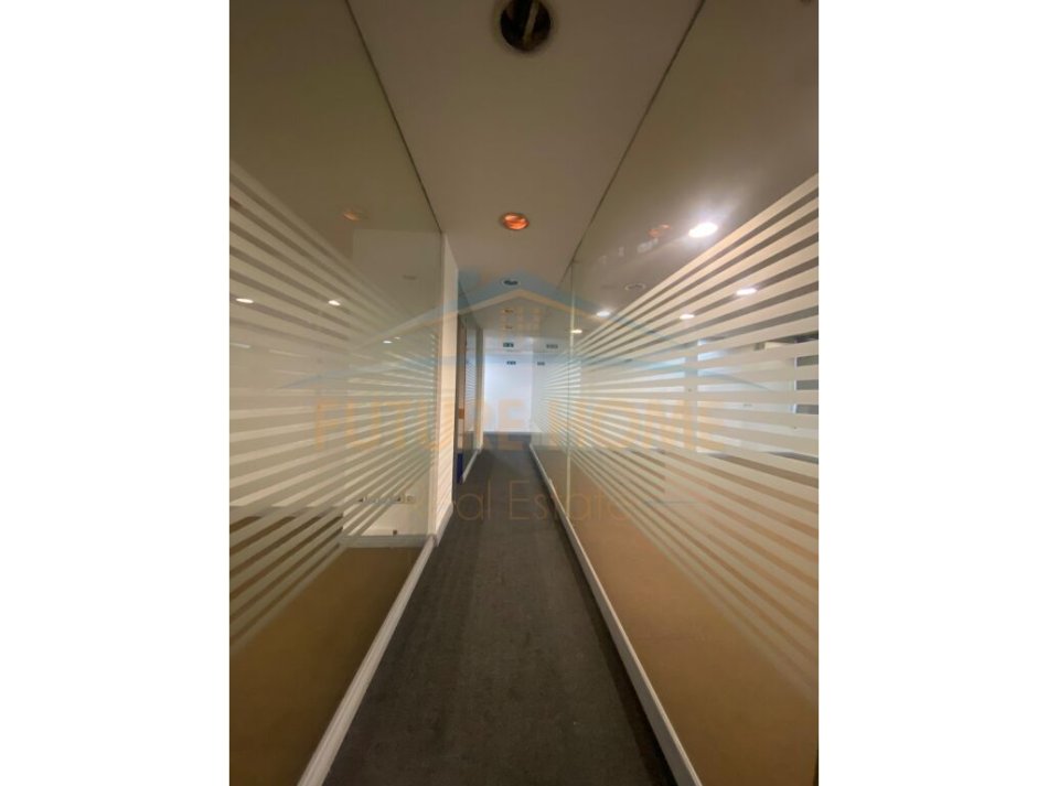 Tirane, jepet me qera apartament Kati 5, 260 m² 2.000 € (ZOGU I ZI)