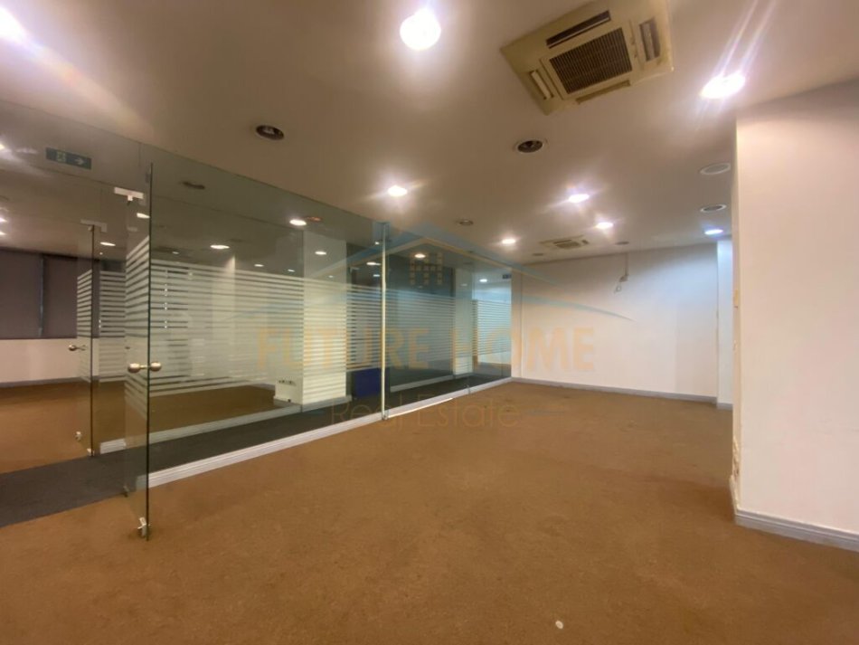 Tirane, jepet me qera apartament Kati 5, 260 m² 2.000 € (ZOGU I ZI)