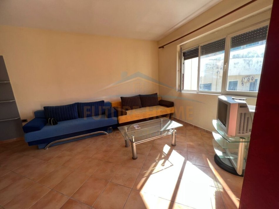 Durres Plazh, shitet apartament 1+1+Ballkon, Kati 7, 65,000 € (Pavarsia)