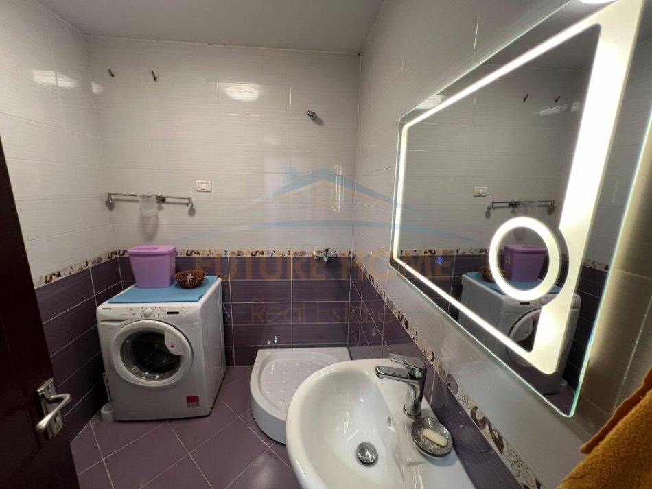 Tirane, jepet me qera apartament 2+1 Kati 5, 93 m² 470 € (UNAZA E RE)