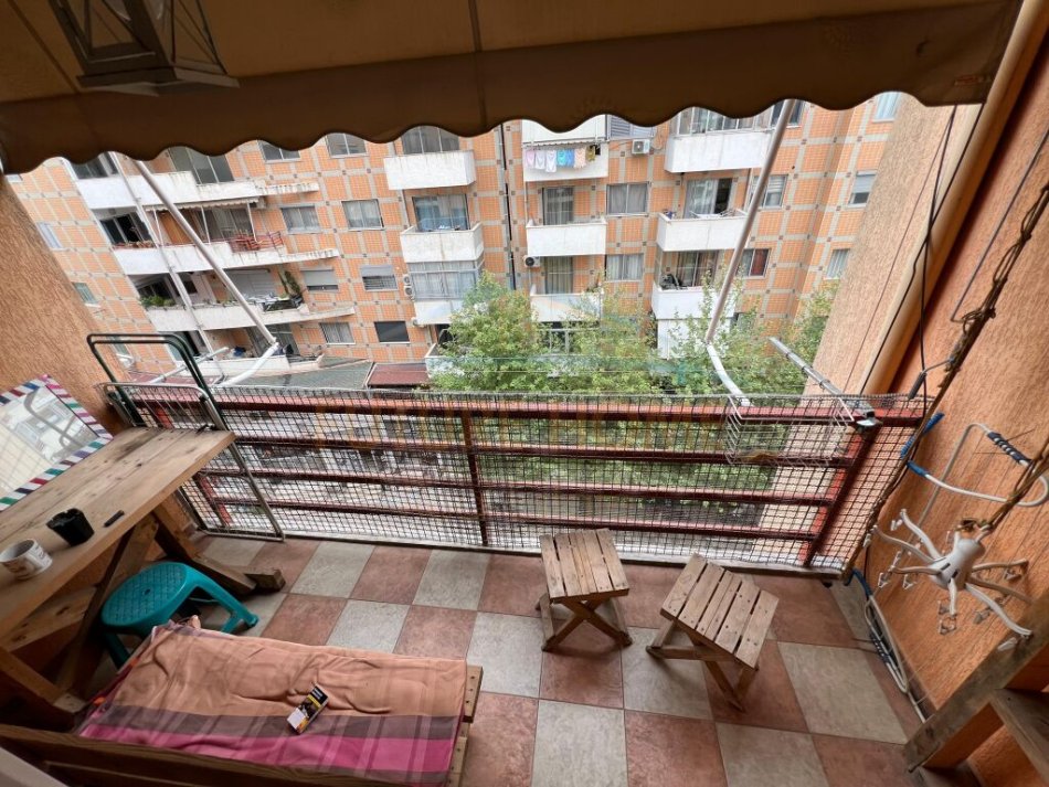Tirane, jepet me qera apartament 2+1 Kati 5, 93 m² 470 € (UNAZA E RE)