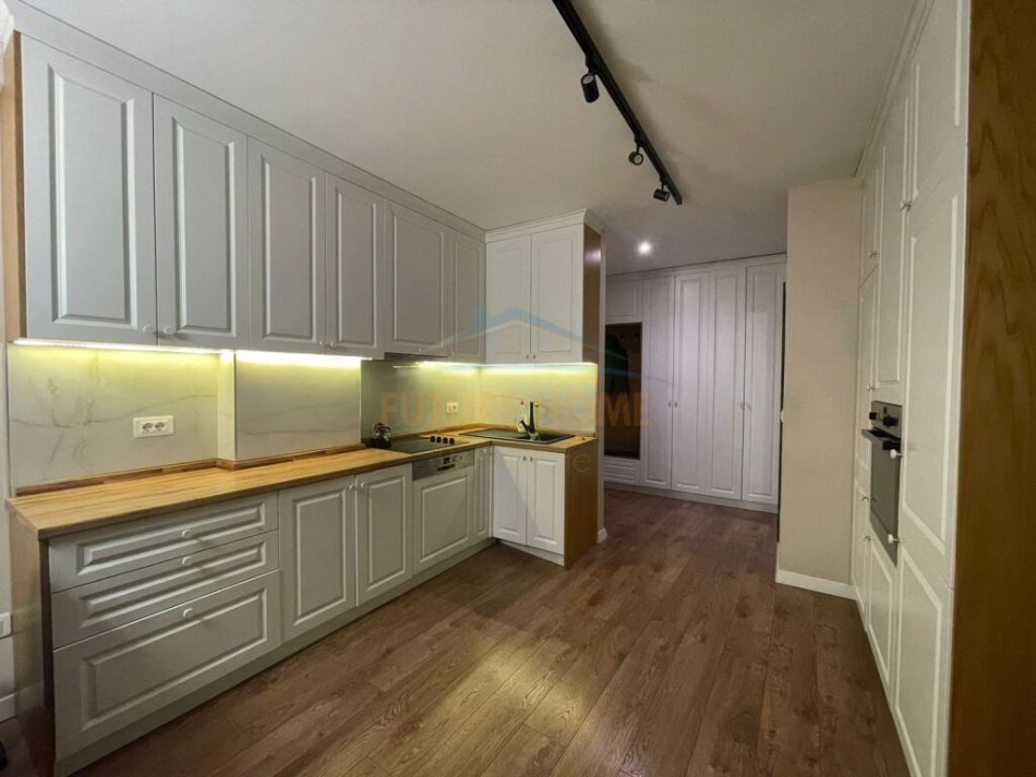 Qera, Apartament Luxury 2+1+2, Pazari i Ri, Tiranë.
