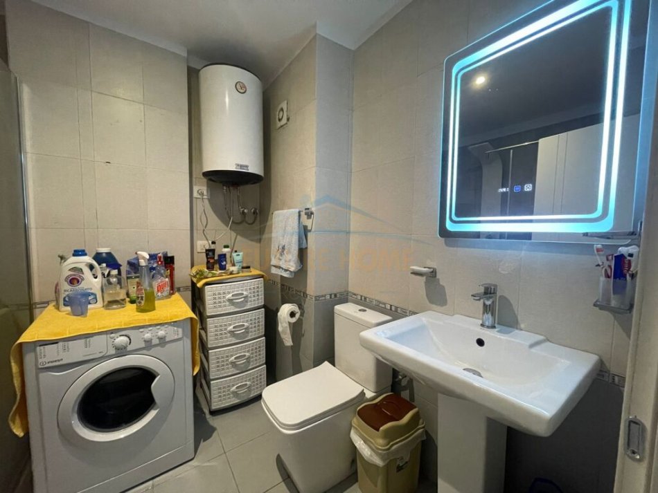 Qera, Apartament Luxury 2+1+2, Pazari i Ri, Tiranë.