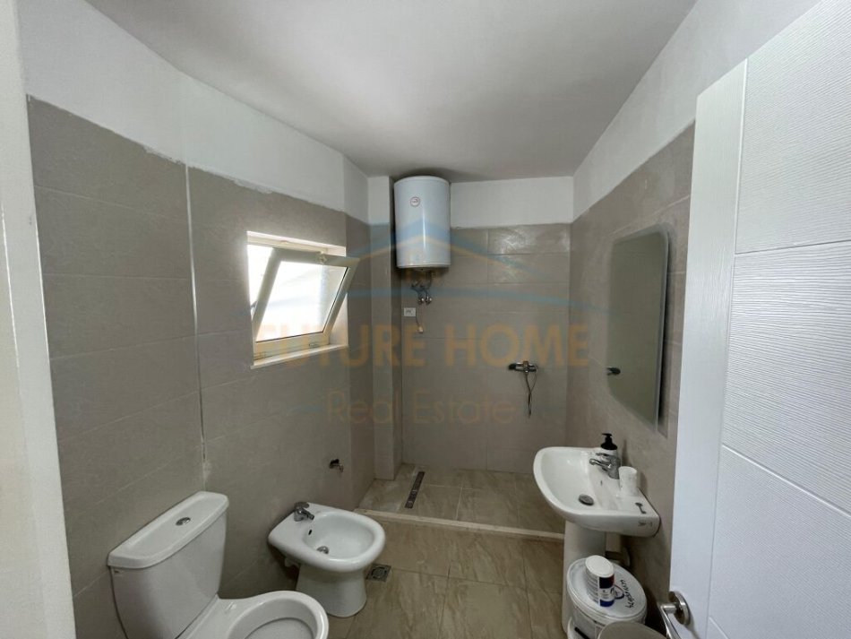 Shitet, Apartament 2+1, Stacioni i Trenit, Tiranë.