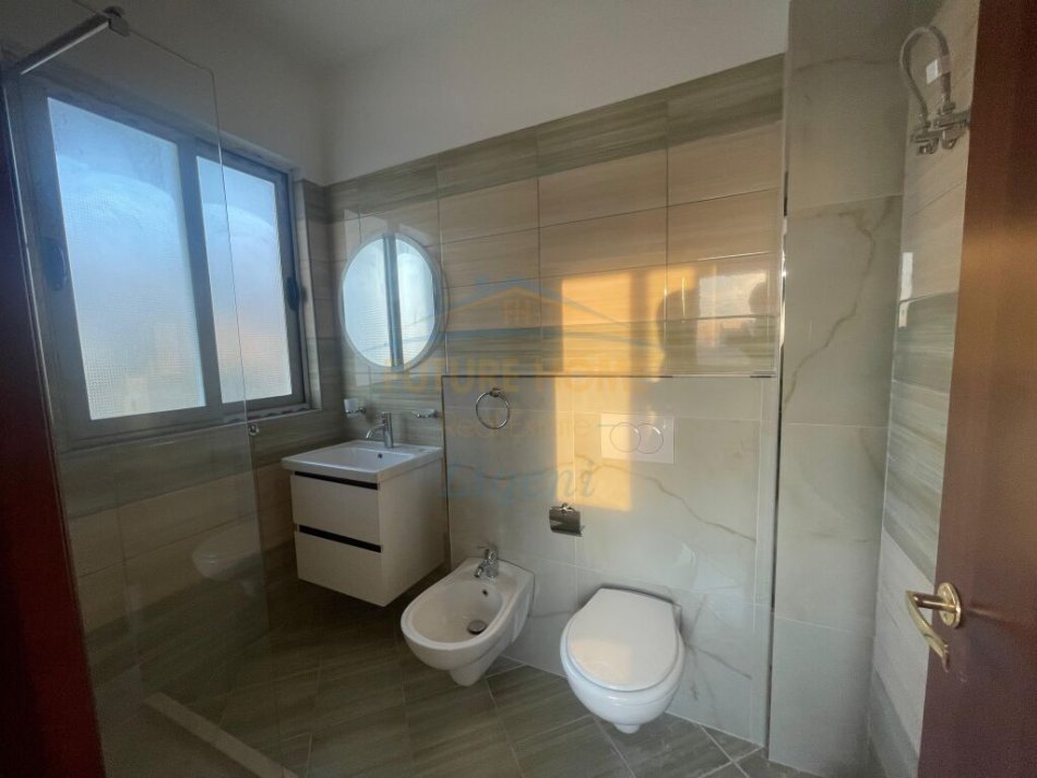 Shitet, Apartament 2+1+2, Fresk, Tiranë.