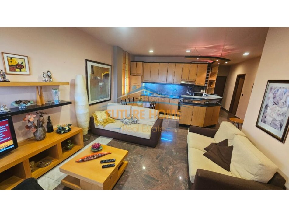 Tirane, jepet me qera apartament 2+1 , 89 m² 700 € (Myslym Shyri)