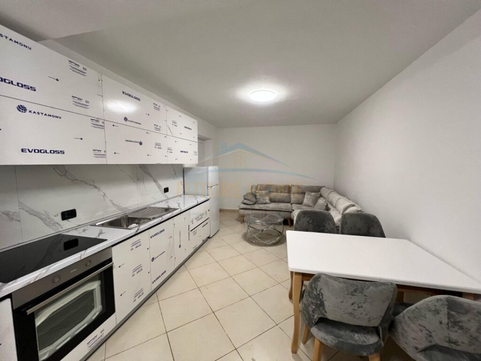 Tirane, jepet me qera apartament 2+1+Ballkon, Kati 1, 73 m² 700 € (Garda)