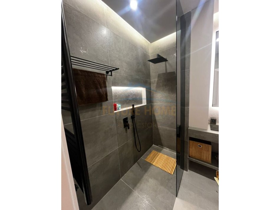 Tirane, jepet me qera apartament 2+1+Ballkon Kati 9, 120 m² 2.500 € (Liqeni Artificial)