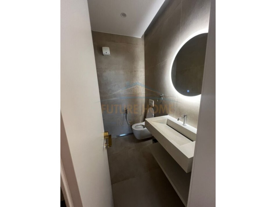 Tirane, jepet me qera apartament 2+1+Ballkon Kati 9, 120 m² 2.500 € (Liqeni Artificial)