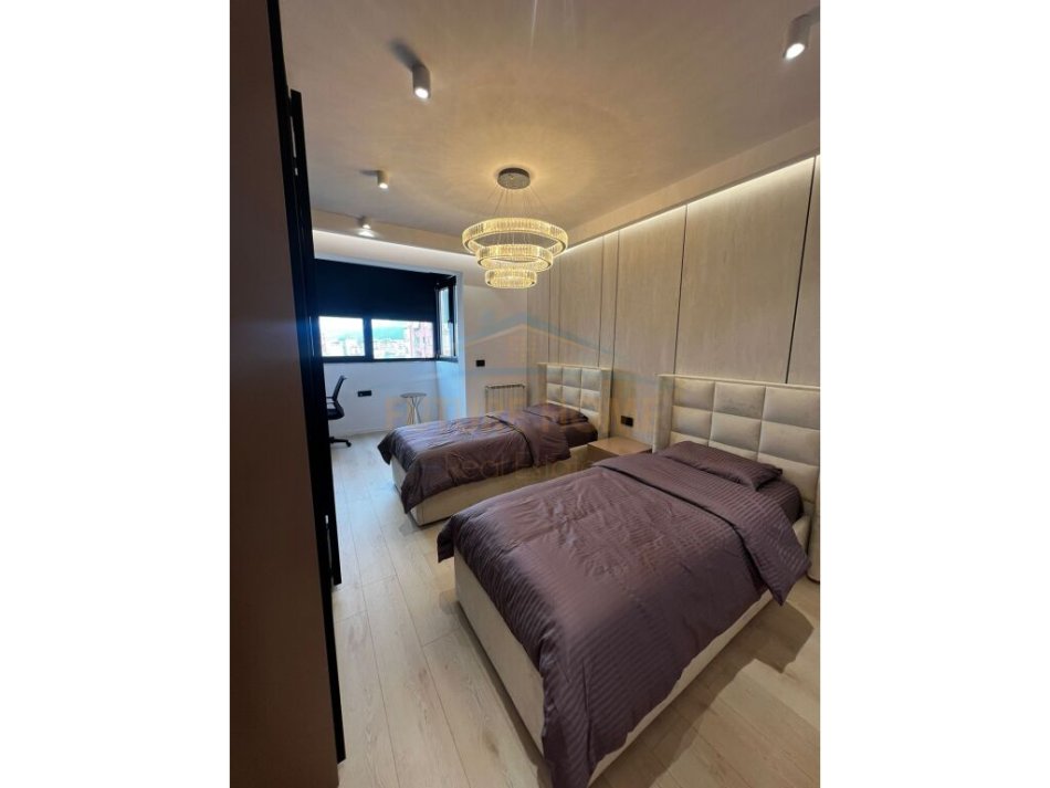 Tirane, jepet me qera apartament 2+1+Ballkon Kati 9, 120 m² 2.500 € (Liqeni Artificial)