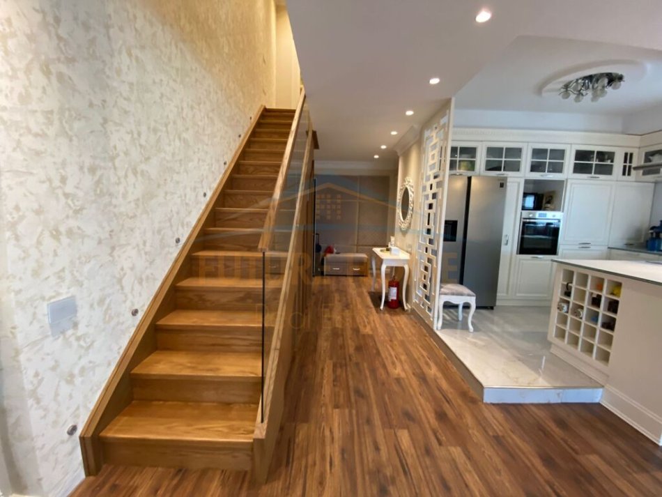 Tirane, jepet me qera apartament 2+1+Ballkon , 160 m² 1.500 € (Rruga e Kavajes)