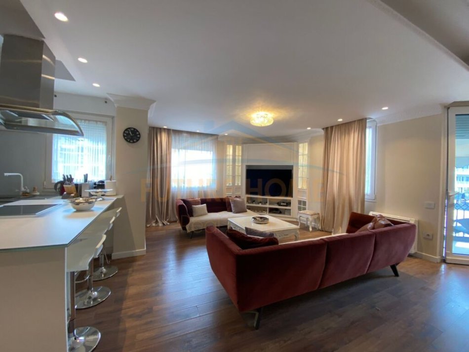Tirane, jepet me qera apartament 2+1+Ballkon , 160 m² 1.500 € (Rruga e Kavajes)