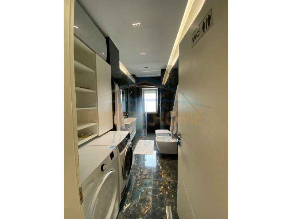 Tirane, jepet me qera apartament 2+1 Kati 5, 108 m² 1.100 € (Rruga Dibres)
