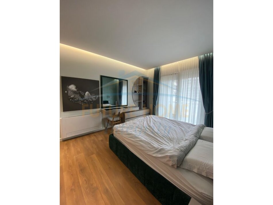 Tirane, jepet me qera apartament 2+1 Kati 5, 108 m² 1.100 € (Rruga Dibres)