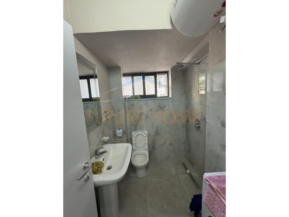 Tirane, jepet me qera apartament 1+1+Aneks+Ballkon Kati 1, 45 m² 450 € 