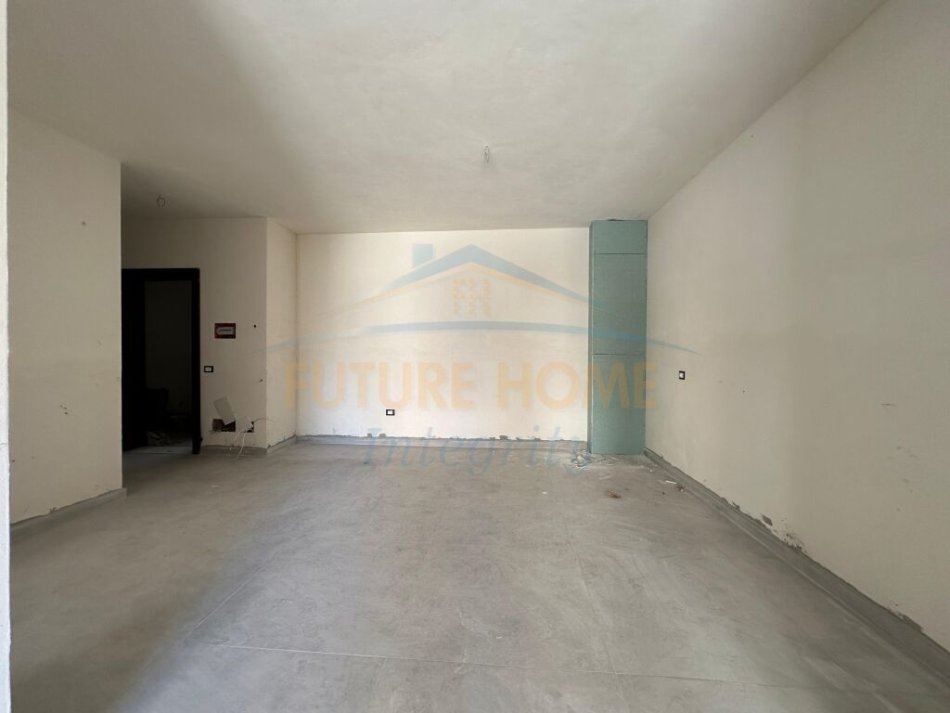 Shitet, Apartament 1+1, Pazari i Ri 180000€